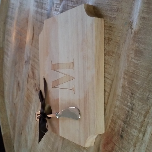 Mud Pie Wood Serving Board & Spreader with “M” Monogram - Picture 8 of 10